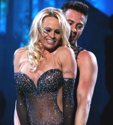Pamella Anderson and Matt Evers fist eliminated from Dancing on Ice 8th series
